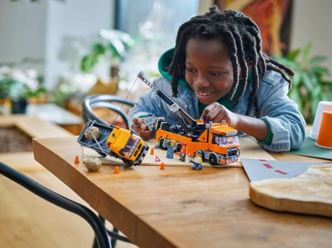 LEGO City 60467 - Wóz holowniczy z dźwigiem