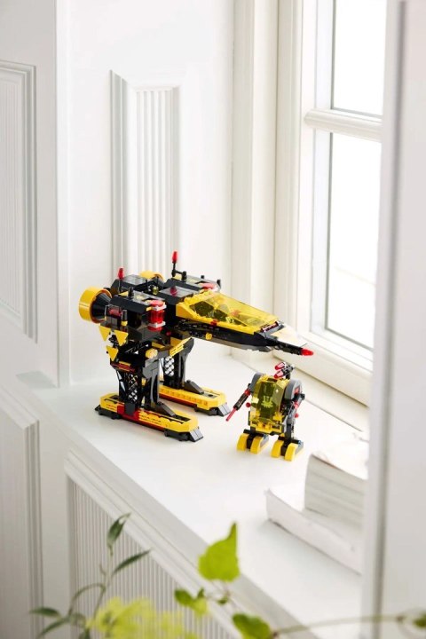 LEGO Icons 10355 - Blacktron Renegade