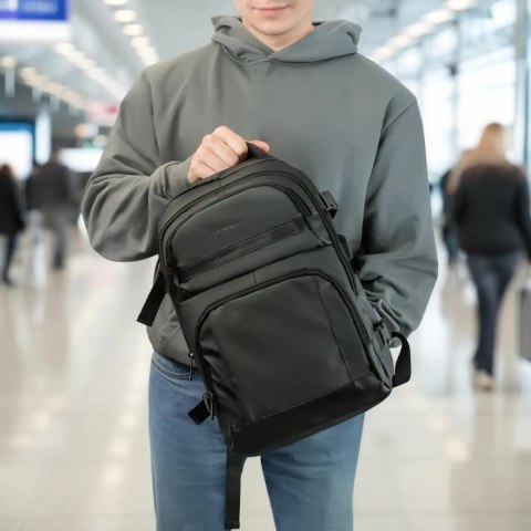 Plecak podróżny do samolotu z kieszenią na laptop 20l 40x20x25 cm - czarny WOZINSKY