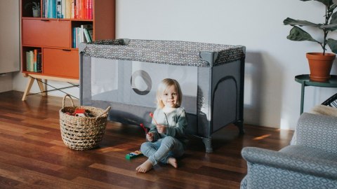 Łóżeczko turystyczne Stefi Grey Concrete Multicolor Lionelo