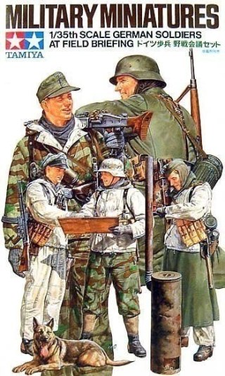 1/35 German Soldiers at Field Briefing Tamiya