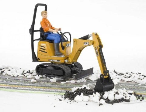 Mikrokoparka JCB 8010 CTS z figurką BRUDER