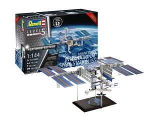 Model plastikowy Zestaw upominkowy 25 rocznica International Space Station ISS 1/144 Revell