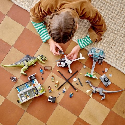 Klocki Jurassic World 76949 Atak giganotozaura i terizinozaura LEGO