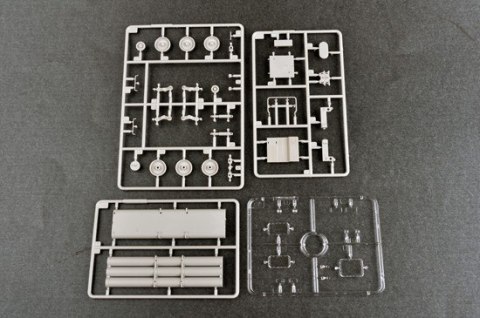 Model plastikowy M270/A1 Multiple Launch Rocket System Trumpeter