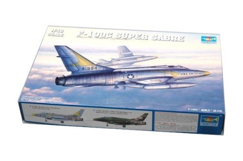 Model do sklejania F-100C Super Sabre Trumpeter