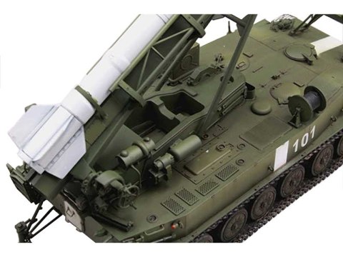 Model plastikowy Wyrzutnia 2P16 z pociskiem 2k6 Luna Trumpeter