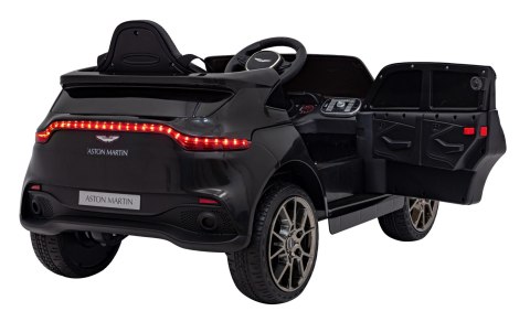 Aston Martin DBX na akumulator dla dzieci Czarny + Pilot + EVA + Pasy + Wolny Start + Audio LED Aston Martin DBX na akumulator dla dzieci Czarny + Pilot + EVA + Pasy + Wolny Start + Audio LED