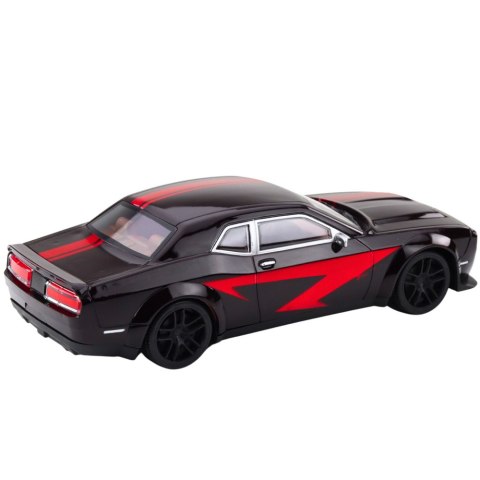 Samochód Sportowy Napęd Błyszcząca Karoseria Czarny Czerwone Linie LEAN Toys