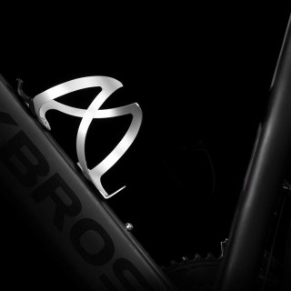 Uchwyt aluminiowy rowerowy na bidon butelkę - biały ROCKBROS