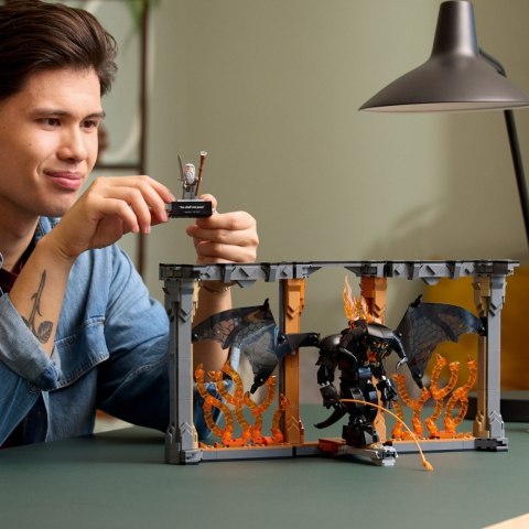 Klocki Icons 10367 Władca pierścieni: Book nook z Balrogiem LEGO