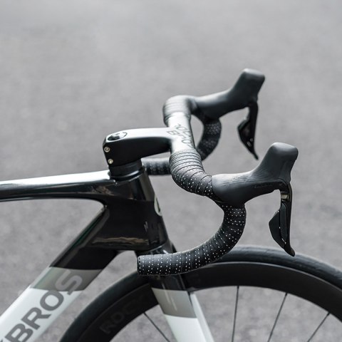 Owijka na kierownicę rowerową z pianki EVA wytłaczana - różowa ROCKBROS