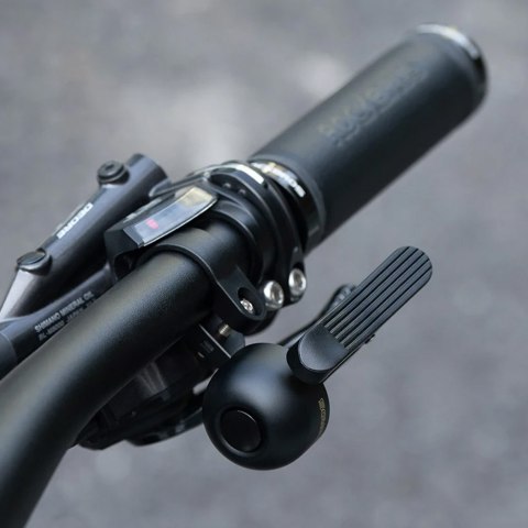 Dzwonek rowerowy na prawą stronę kierownicy - czarny ROCKBROS