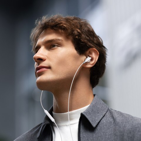 Słuchawki przewodowe douszne mini jack 3.5mm z pilotem sterowania białe JOYROOM