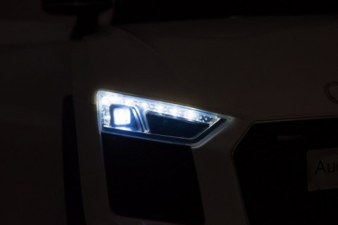 Audi R8 na akumulator dla dzieci Biały + Pilot + EVA + Wolny Start + MP3 LED