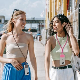 Smycz do etui telefonu z regulowanym paskiem 80 cm - czarna Tech-Protect