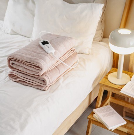 Super miękki koc elektryczny nakładany z pilotem AD 7443 Adler