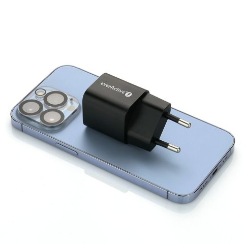 Ładowarka USB/USB-C QC3.0 30W technologia GaN Czarna EverActive