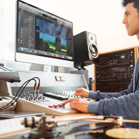 Przejściówka wtyczka adapter jack 6.35 mm męski na RCA żeński złoty UGREEN