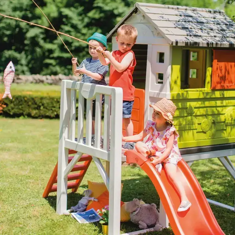 Zjeżdżalnia i domek ogrodowy dla dzieci - zabawa i rozwój w jednym